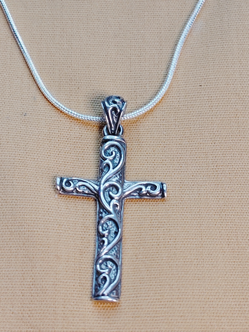 ORNATE STERLING SILVER SILVER, RAISED - 1-1/2" LONG CROSS NECKLACE ON 18" CHAIN